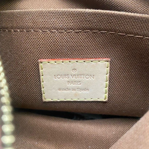 Louis Vuitton. Please see pictures with scratches used condition 100% authentic - Picture 4 of 16